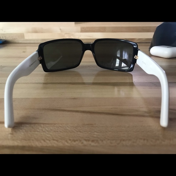 GUCCI SUNGLASSES W/ CASE - Picture 4 of 6